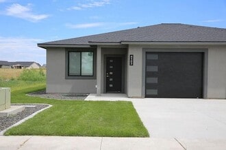 Building Photo - 4103 Quinn Dr NE