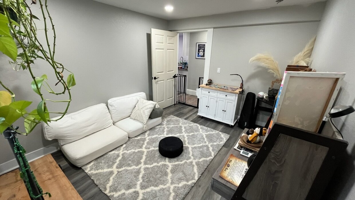 Building Photo - 7100 Avrum Dr