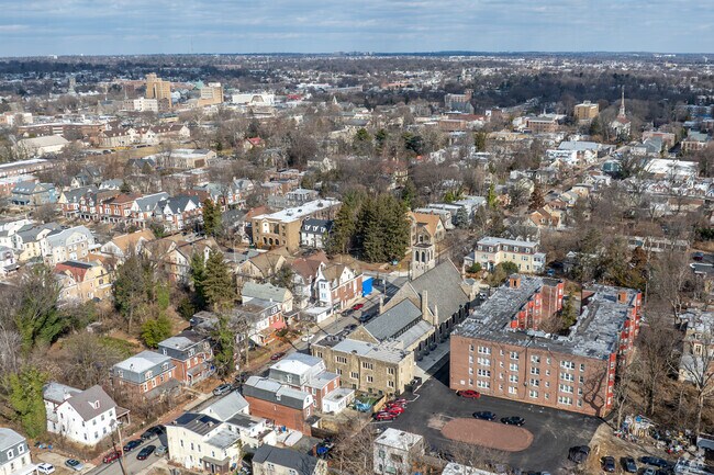 Foto aérea - 5250 Wayne Ave