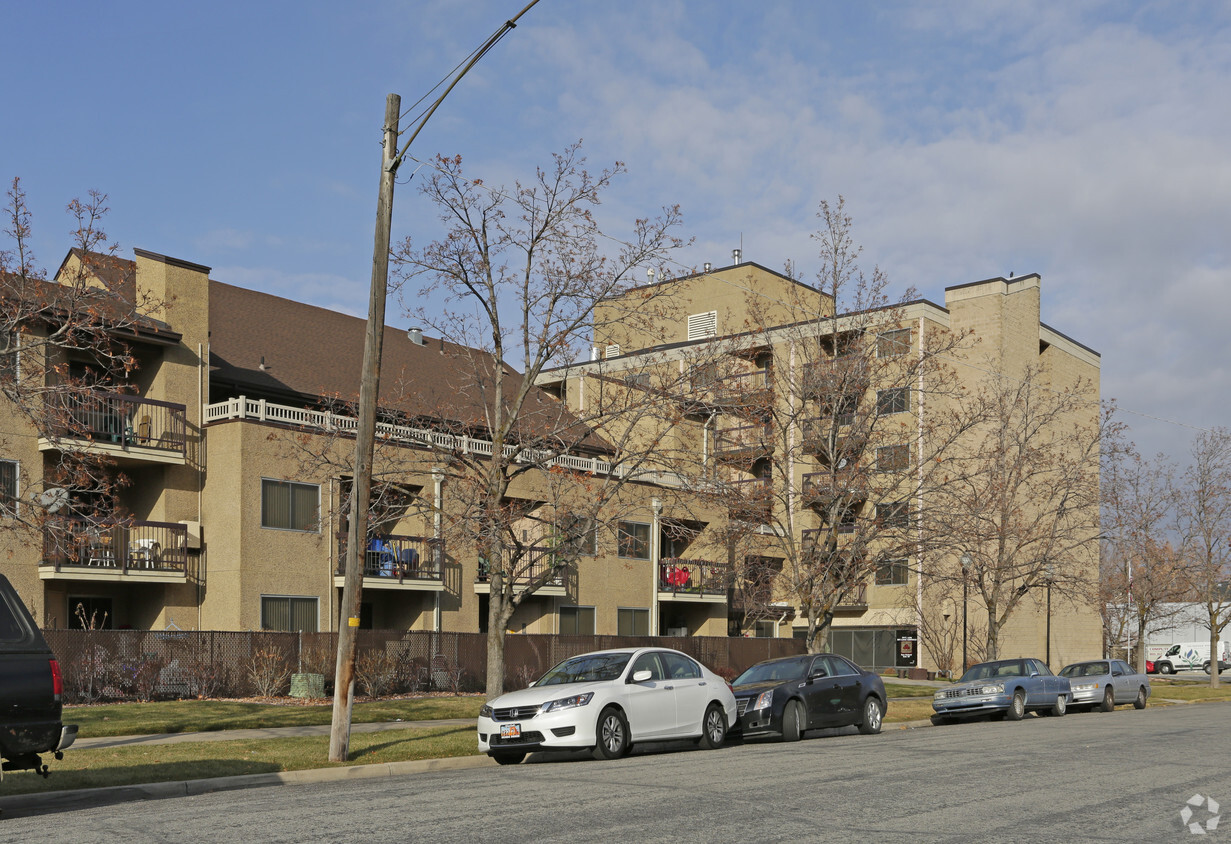 Building Photo - Three Link Tower