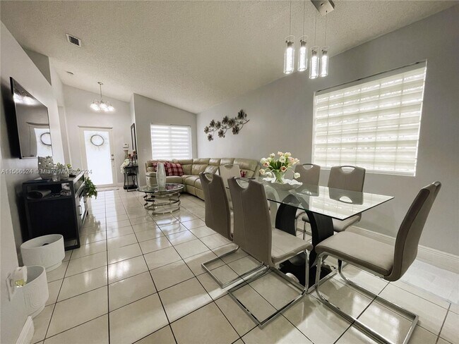 Foto del edificio - 15021 SW 143rd St