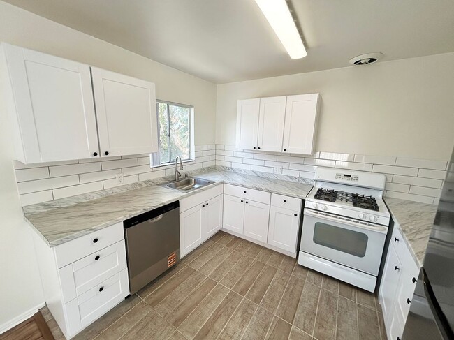 Building Photo - 10237 Commerce Ave