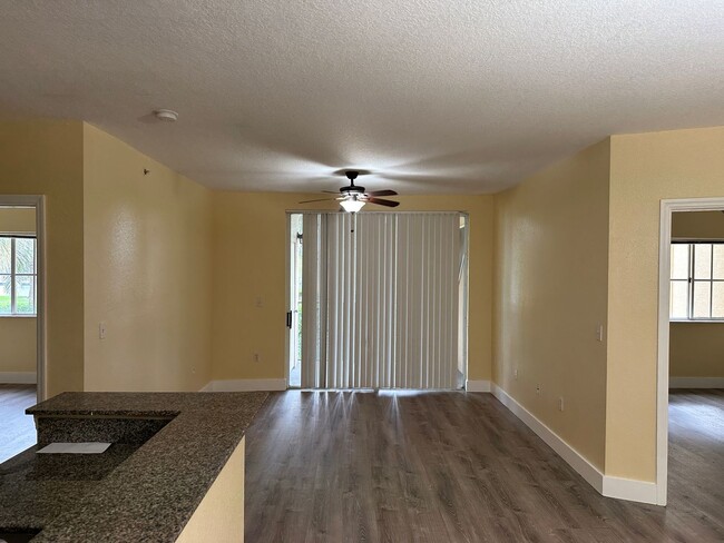 Foto del edificio - 2 Bedroom Condo in Aventine - Miramar