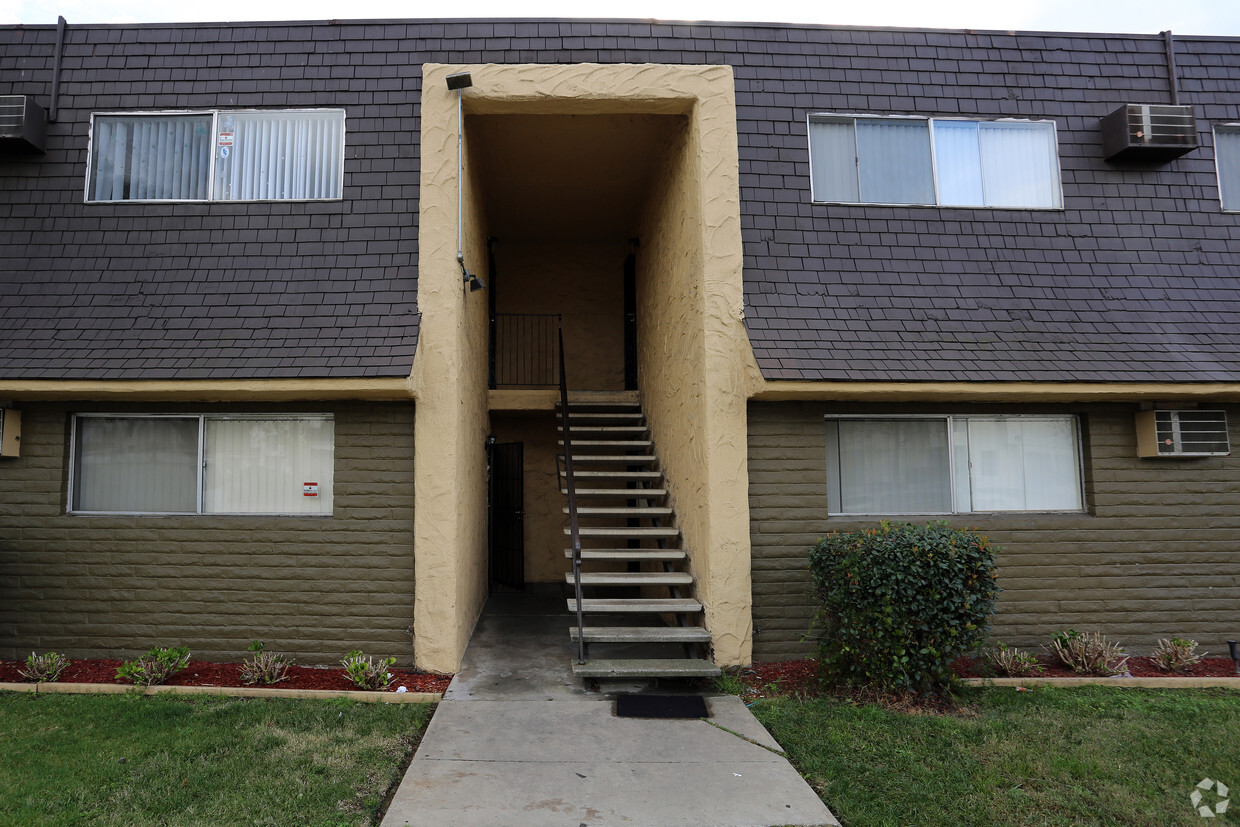 Building Photo - East Winds Apartments