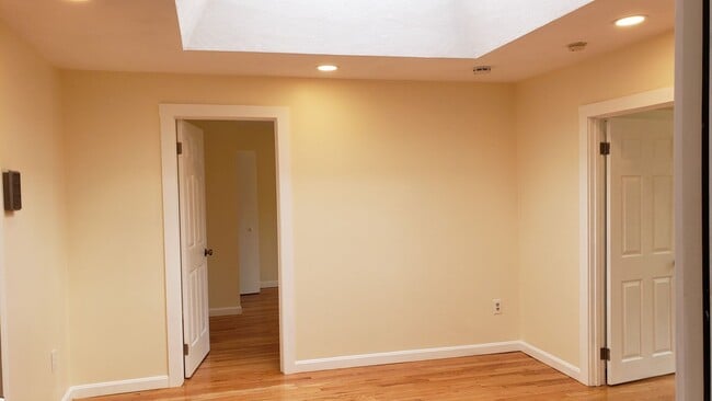 Building Photo - 4 bed 2 bath w HT/HW Included and near the T!
