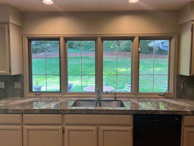 Foto del edificio - 3bd/2.5ba Bellevue Home