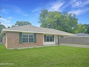 Building Photo - 412 Estelle Dr