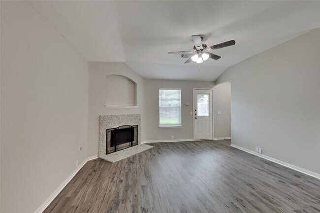 Foto del edificio - 17330 Shadow Ledge Dr