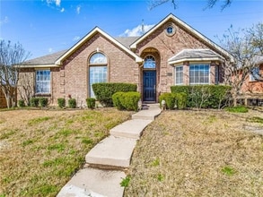 Building Photo - 2430 Norwich Dr