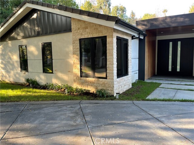 Building Photo - 5201 E Crescent Dr