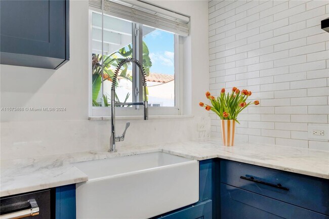 Foto del edificio - 101 NW 100th St