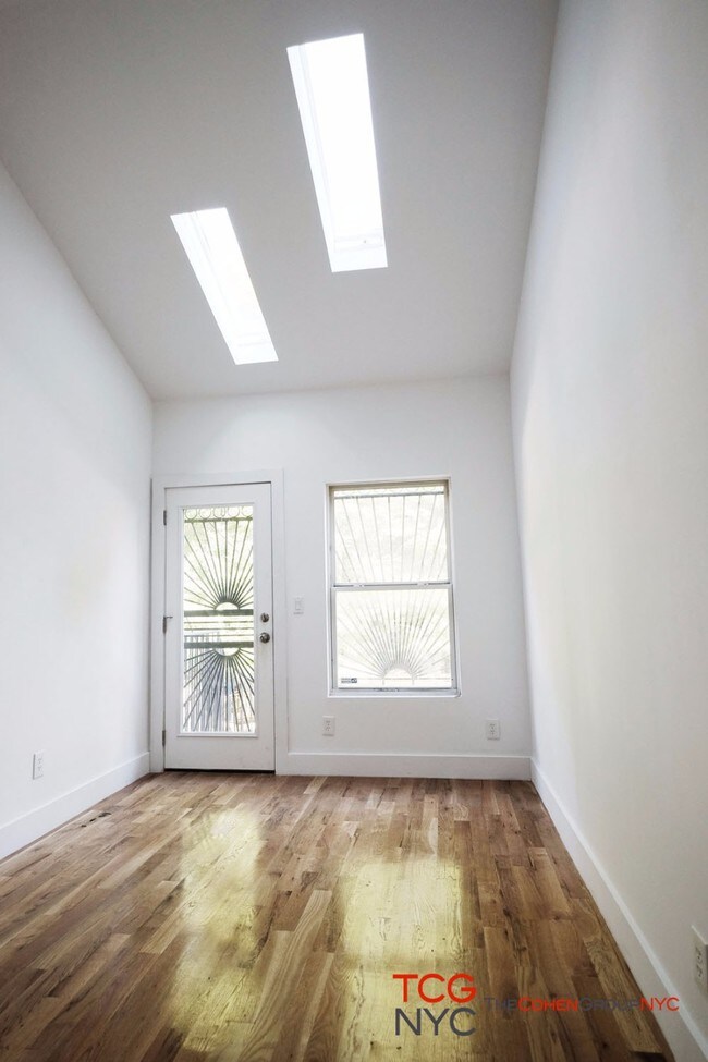 Building Photo - 225 Macdougal St
