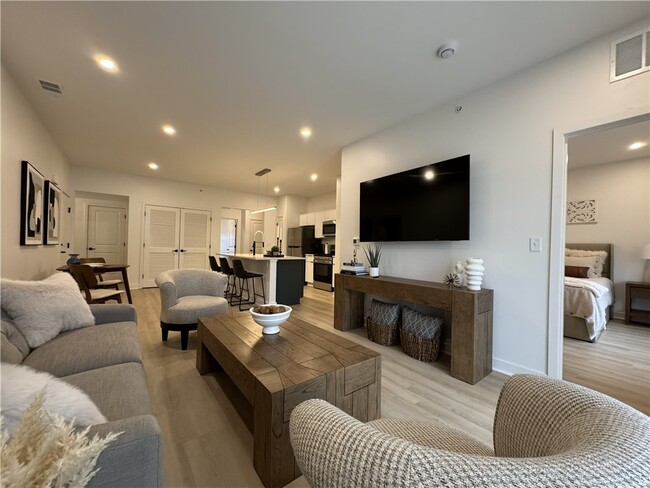 Building Photo - 410 Erie Rdg Dr