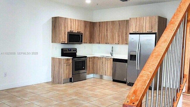 Foto del edificio - 460 NE 35th Ct