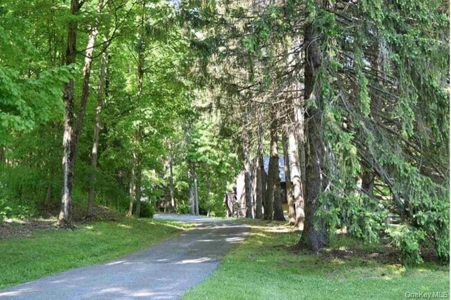 Foto del edificio - 222 Hurley Rd