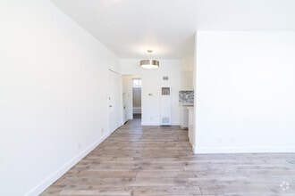 Building Photo - 319 Heliotrope Dr
