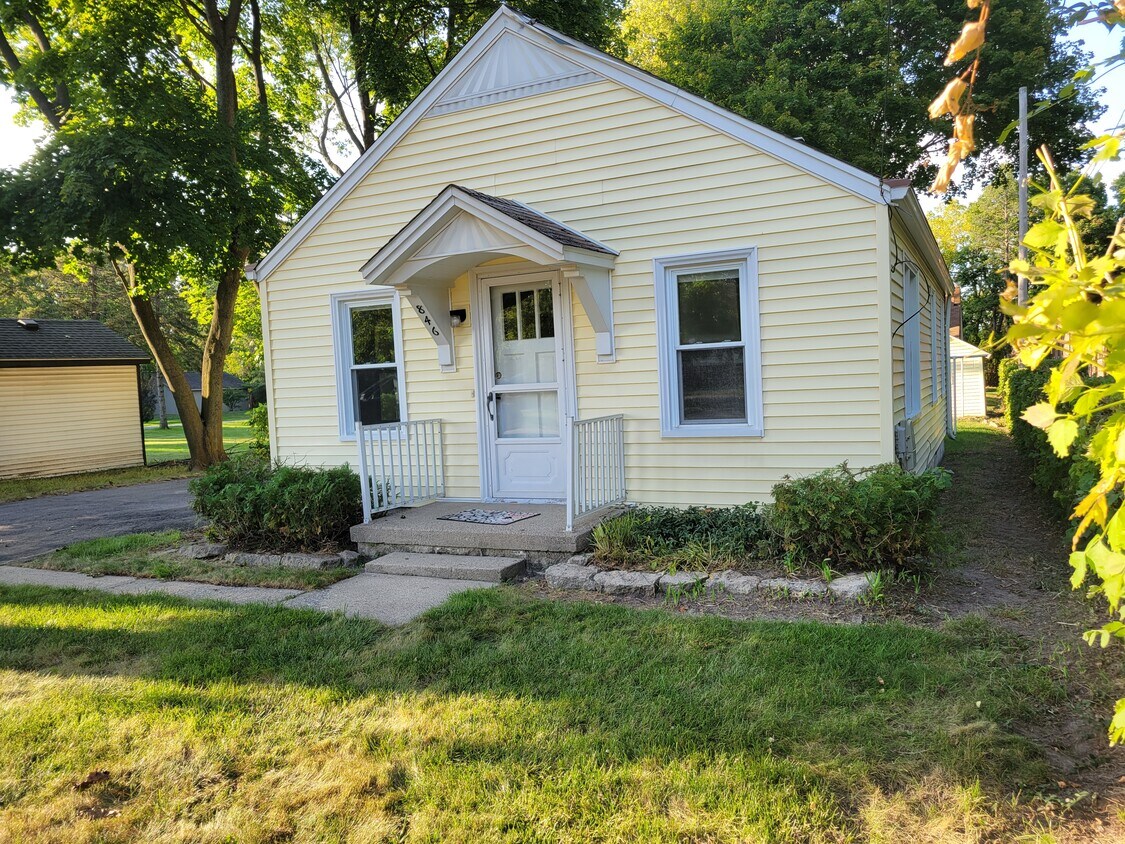 Foto principal - 846 W Huron River Dr