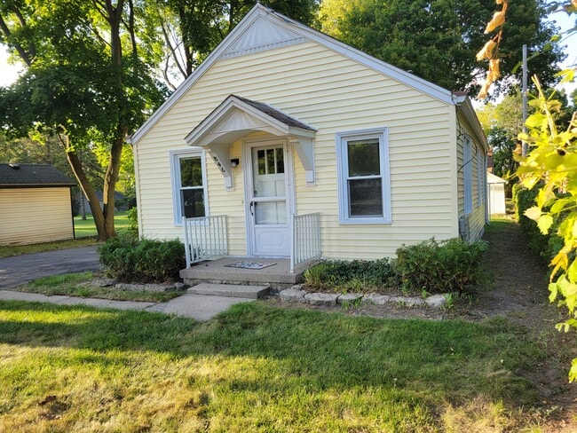 Building Photo - 846 W Huron River Dr