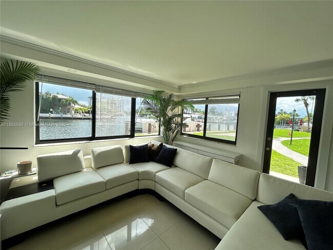 Foto del edificio - 301 Golden Isles Dr