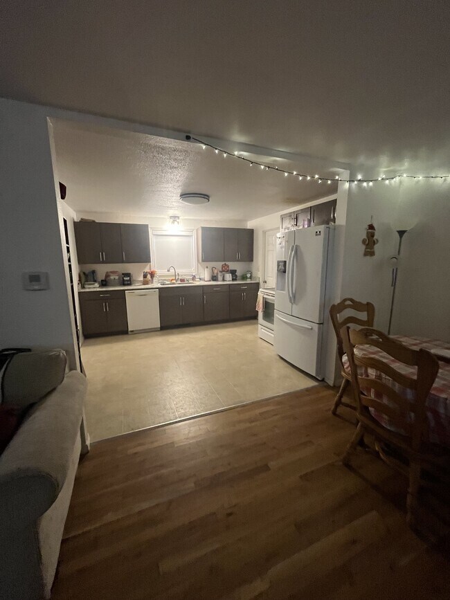 Foto del edificio - 662 Budlong St