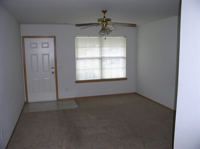 Foto del edificio - 4723 Ranch Court, Lawrence, KS 66047 - 3 B...