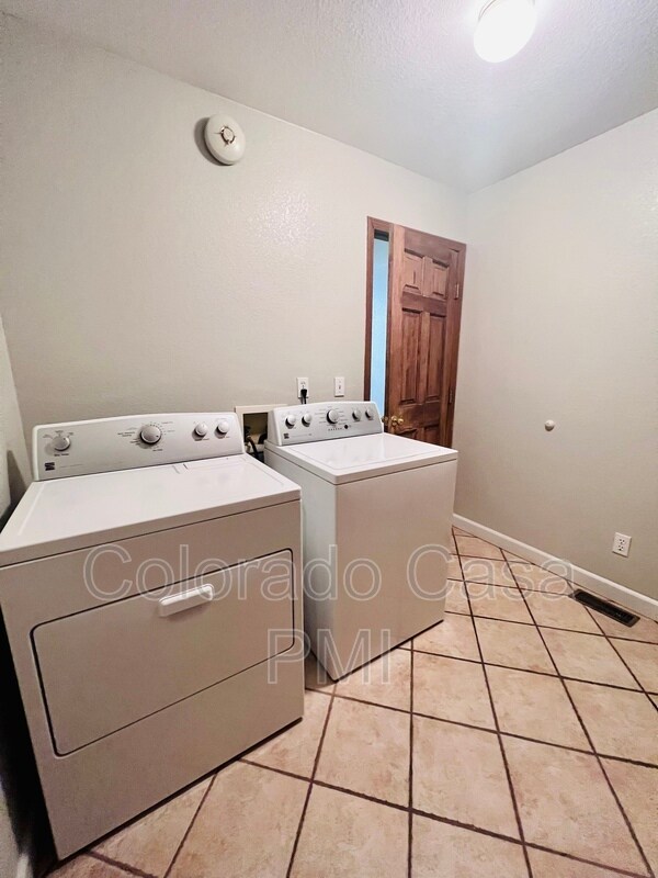 Building Photo - 6280 Dazzling Ct