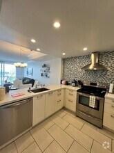 Building Photo - 6900 Bay Dr