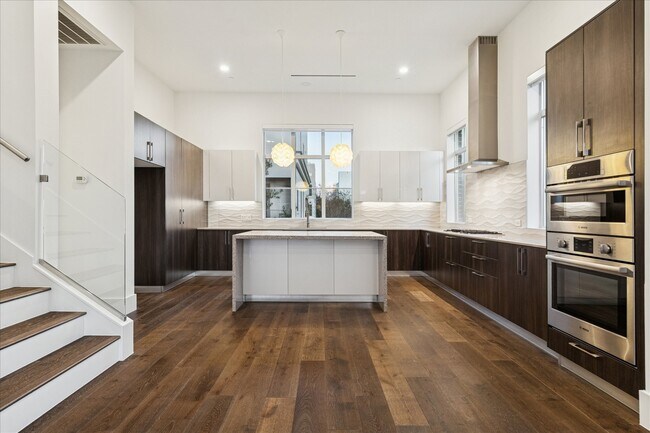 Foto del edificio - 1430 Lake Pointe Pkwy