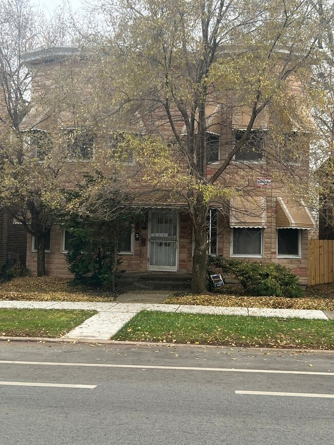 Building Photo - 1845 E 93rd St