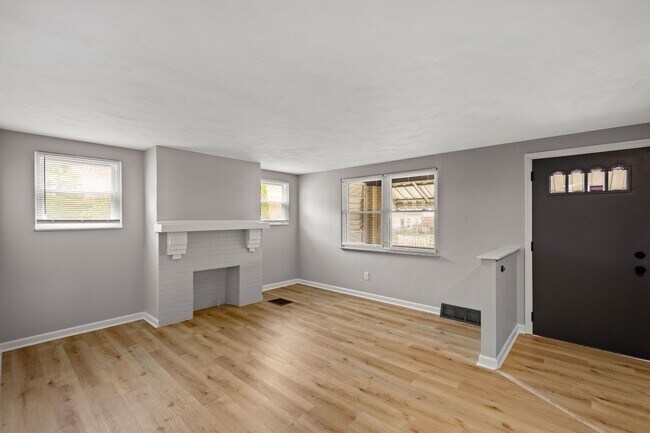 Foto del edificio - MOVE IN SPECIAL! SCORE HALF OFF 1ST MONTH'...