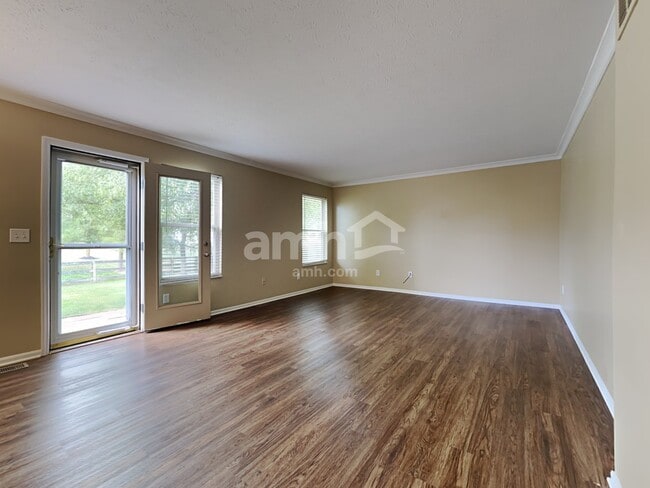 Building Photo - 180 Regency Sq