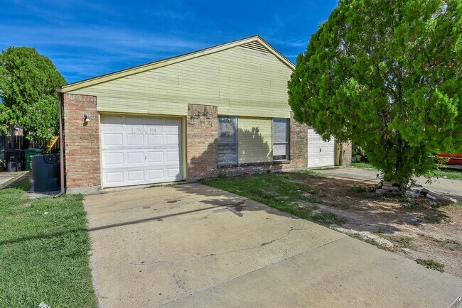 Building Photo - 11934 High Star Dr