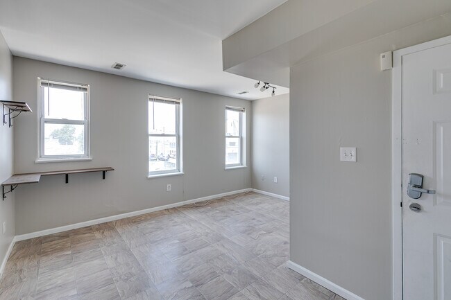 Foto del edificio - 6602 Ridge Ave