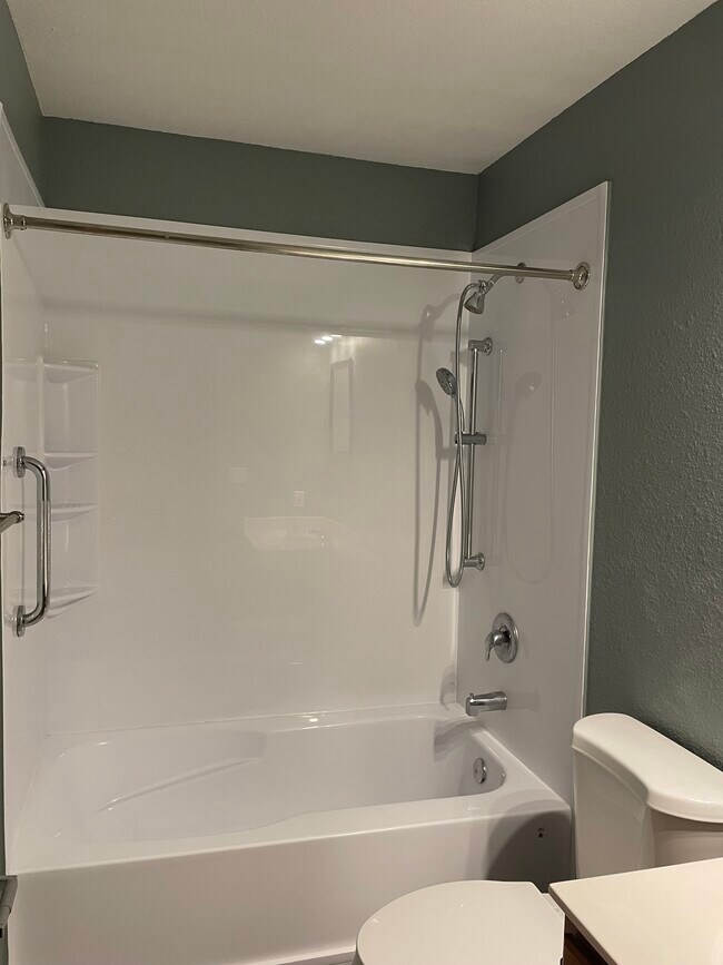 111 S Walker St, Pleasant Hill, MO 64080 Townhome Rentals in Pleasant