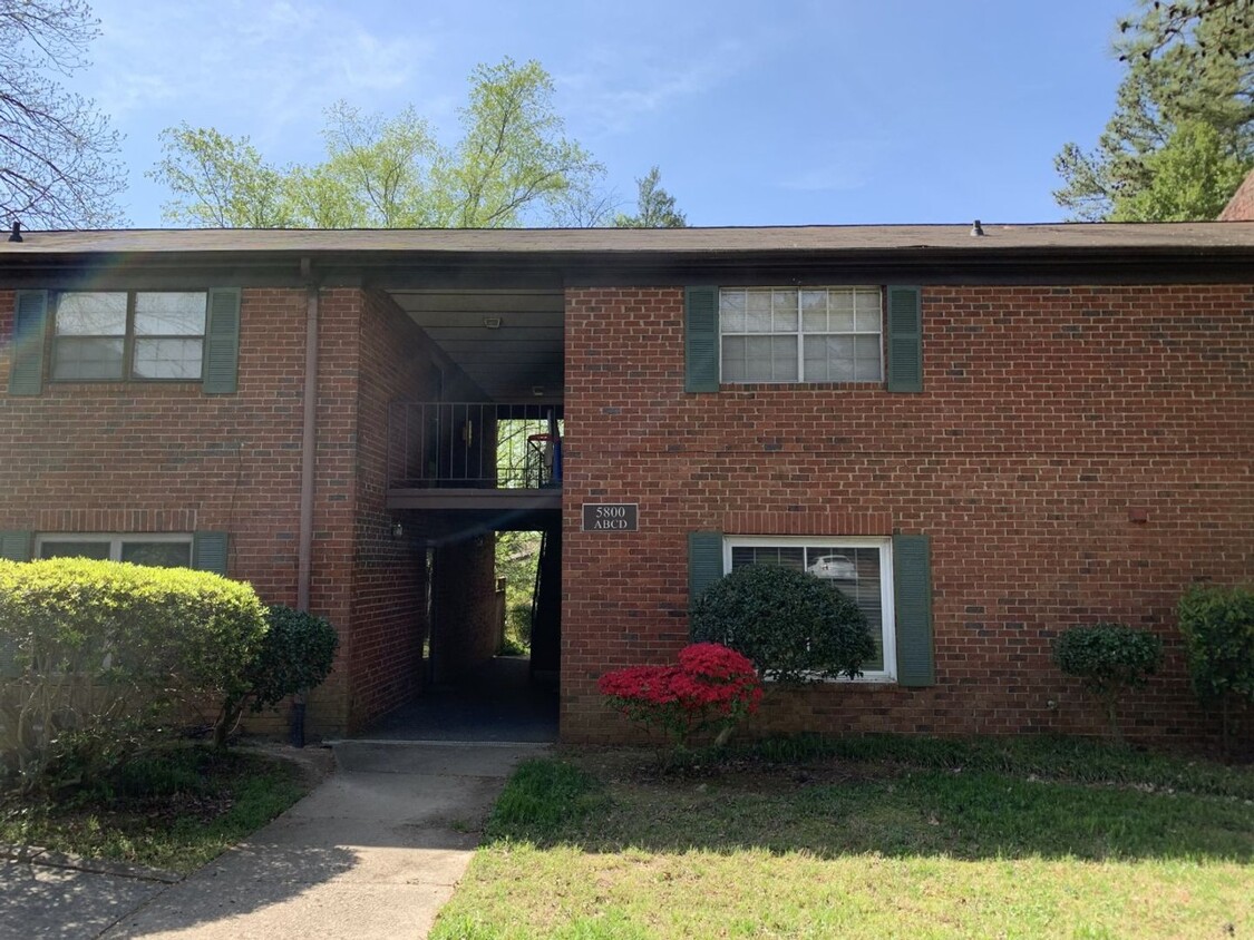 Foto principal - 5800 Falls of Neuse "B", 2-bd, 2-ba condo,...