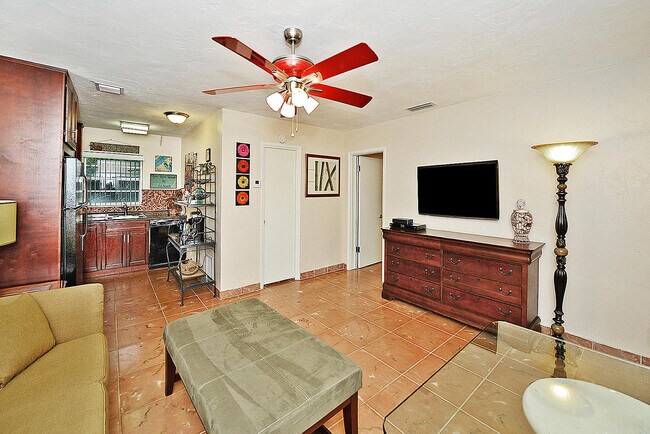 Foto del edificio - 2060 NE 1st St