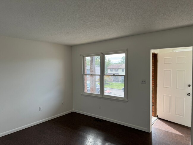 Building Photo - A wonderful Bellhaven townhouse!!!!