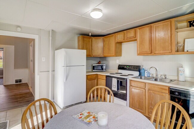 Foto del edificio - 652 S Main St