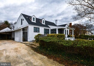 Building Photo - 3802 Cedar Dr