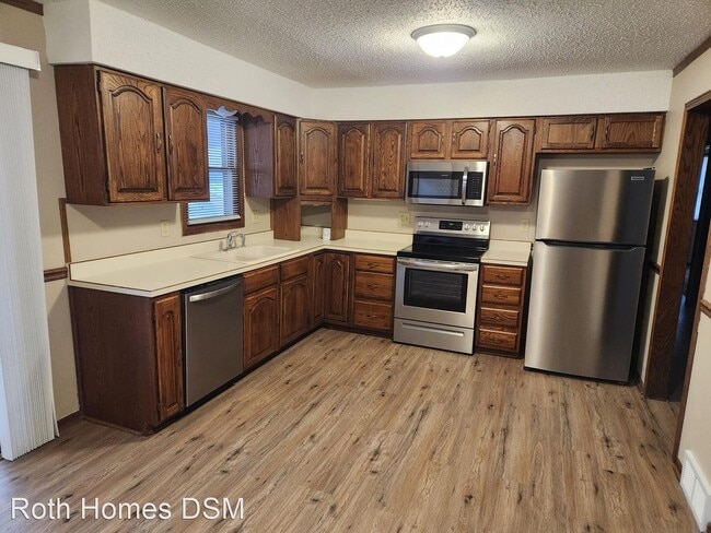 Building Photo - 3 br, 1 bath House - 101 W 7th ST