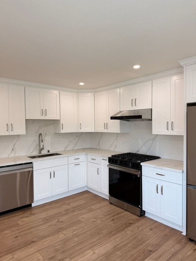 Foto del edificio - Bolsa Knolls NEWLY UPDATED 3 Bedroom / 2 Bathroom House w/ Fenced Yard & Laundry Hookups