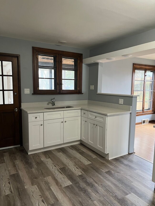 Building Photo - 3 Bedroom 2 Bathroom House in Lansing !!!!...