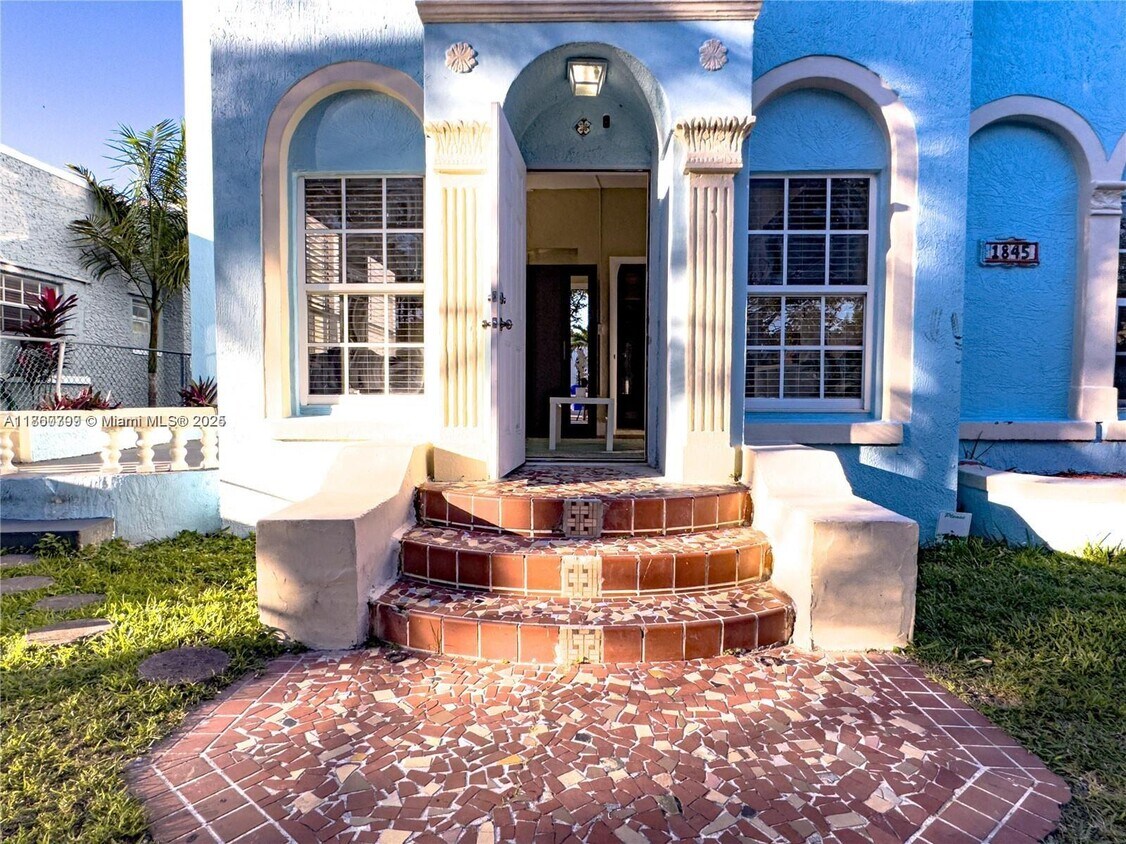 Primary Photo - 1845 SW 11th St