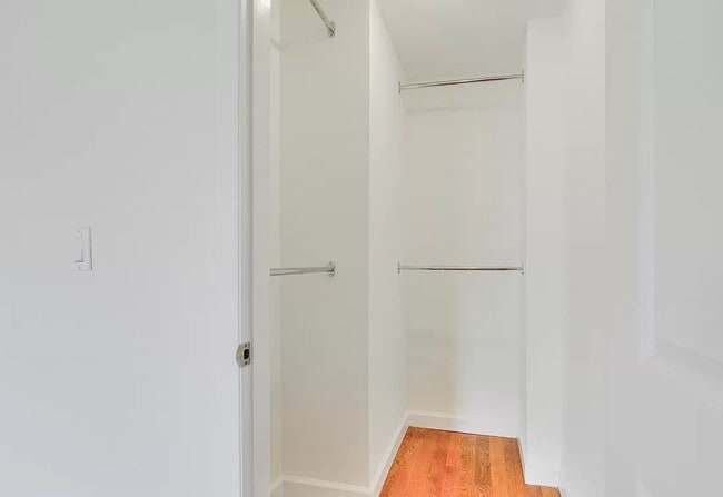 Building Photo - Your Perfect 1-Bedroom Awaits