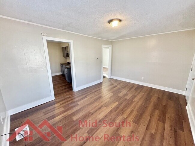 Foto del edificio - 2071 Hubert Ave