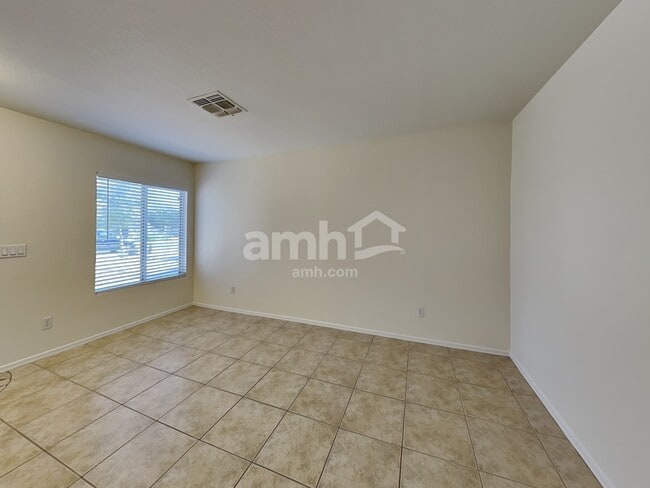 Foto del edificio - 12215 W Dahlia Dr