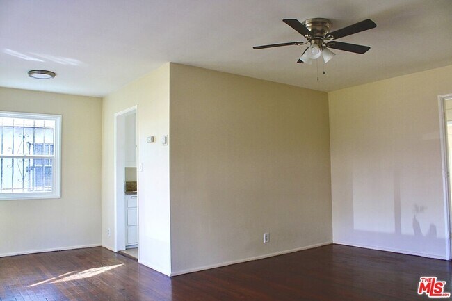 Foto del edificio - 1806 E 122nd St