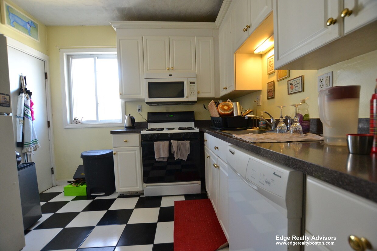 Foto principal - 693 Washington St