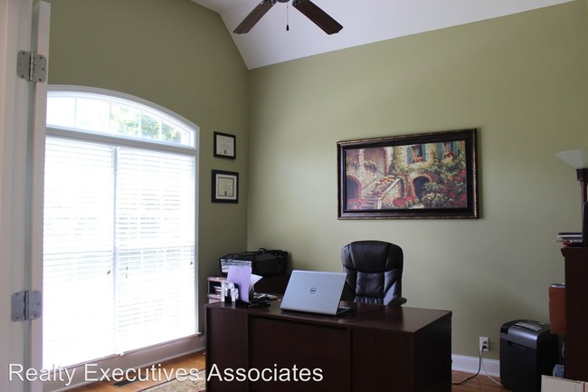 Foto del edificio - 4 br, 3.5 bath House - 12522 Comblain Road