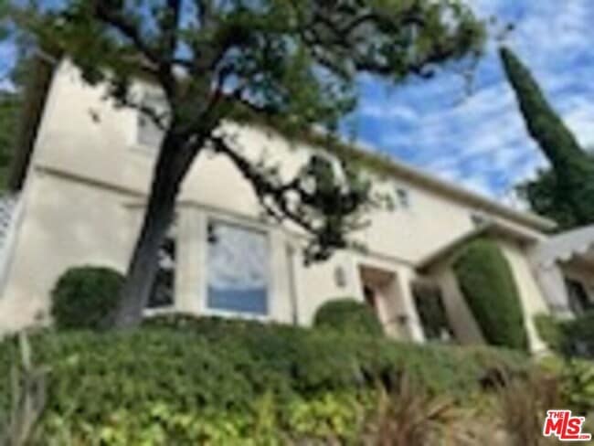 Building Photo - 8967 St Ives Dr